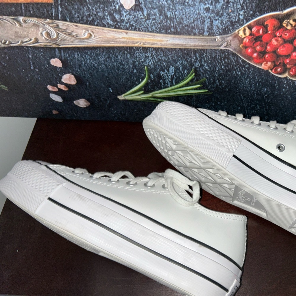 Like brand new converse low top Platform Sneakers - Picture 6 of 6